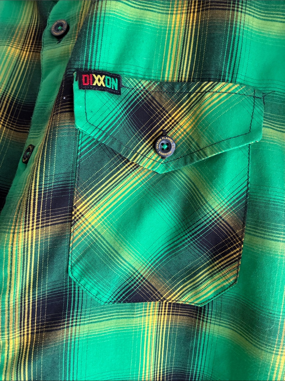 DIXXON Men's Green Plaid Short-Sleeve Button-Up Shirt - Picture 2 of 5